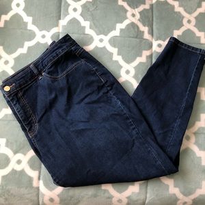 EUC Dark denim skinny jeans
